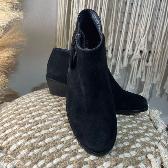 vionic serena ankle boot black